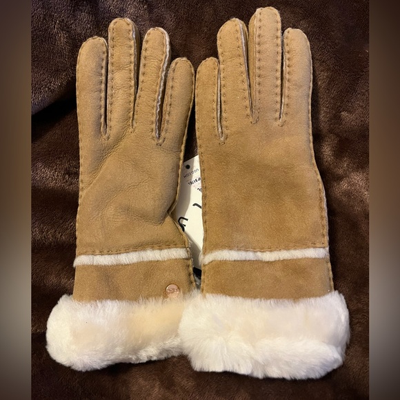 UGG Seamed Touchscreen Shearling-Lined Gloves - Picture 2 of 10